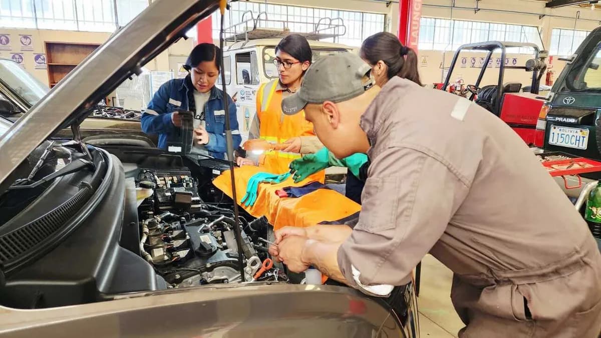 La UMSA obtiene la primera certificación internacional en diagnóstico automotor en Bolivia