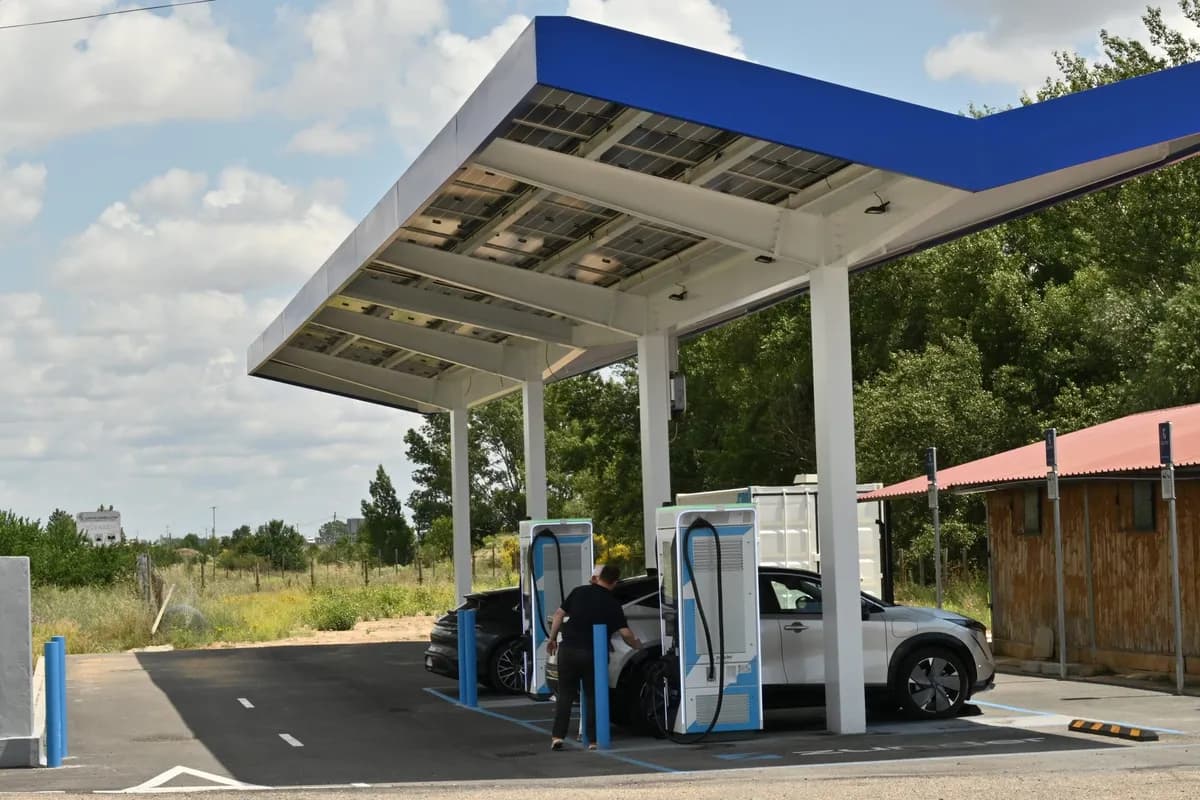 Eranovum impulsa fotolineras en España para vehículos eléctricos