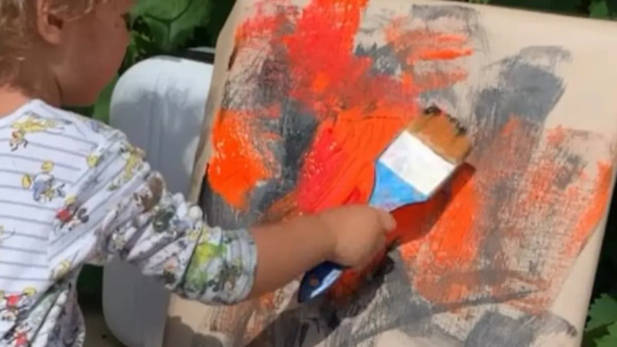 Un bebé expone sus obras en Suecia: un récord Guinness sorprendente