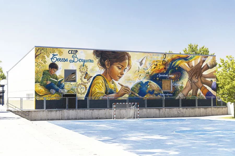 El CEIP Teresa de Berganza estrena un mural artístico en Boadilla