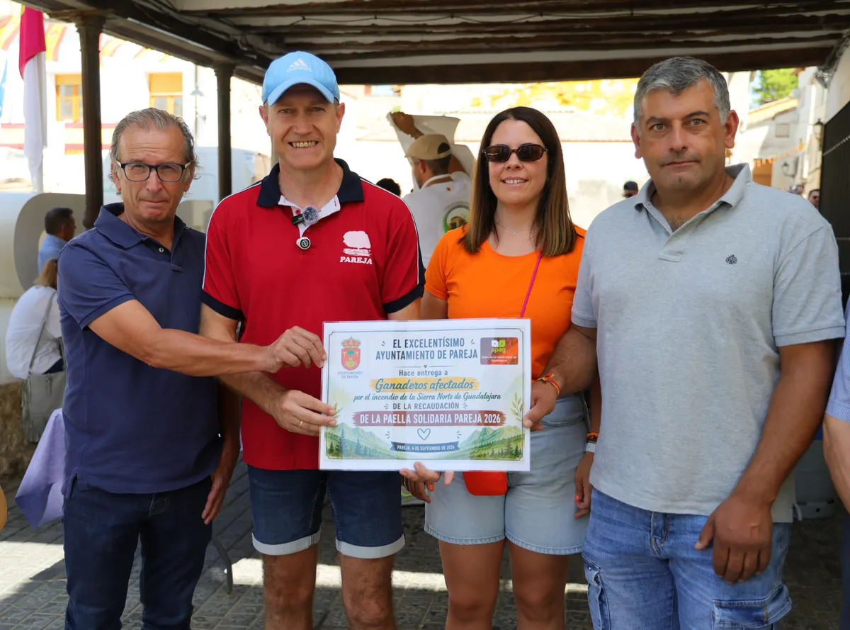 Pareja celebra su IX Paella Solidaria en apoyo a ganaderos