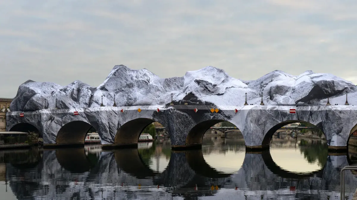 Descubre la caverna efímera en el Pont Neuf de París