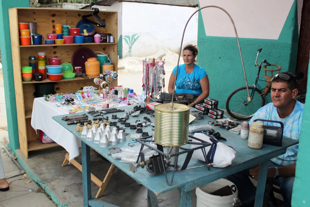 Benavente celebra la apertura de Llordén Peluquería en el centro
