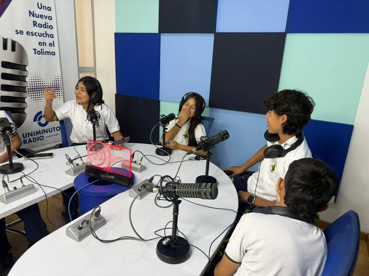 Estudiantes de Ibagué inspiran con historias en la radio