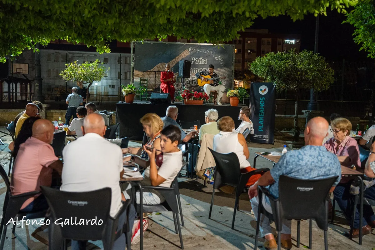 Noche de arte y cante en la Peña Flamenca Fosforito