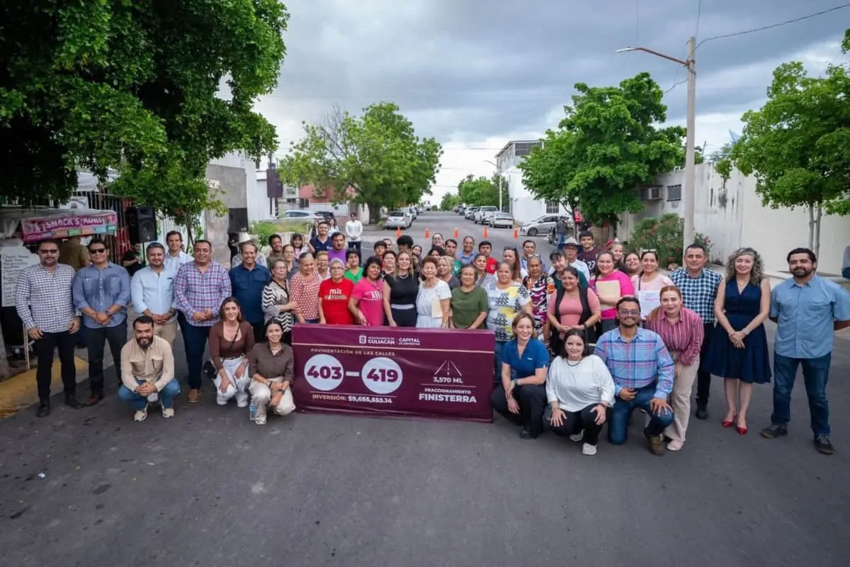 Finisterra celebra la pavimentación de 17 calles tras 30 años