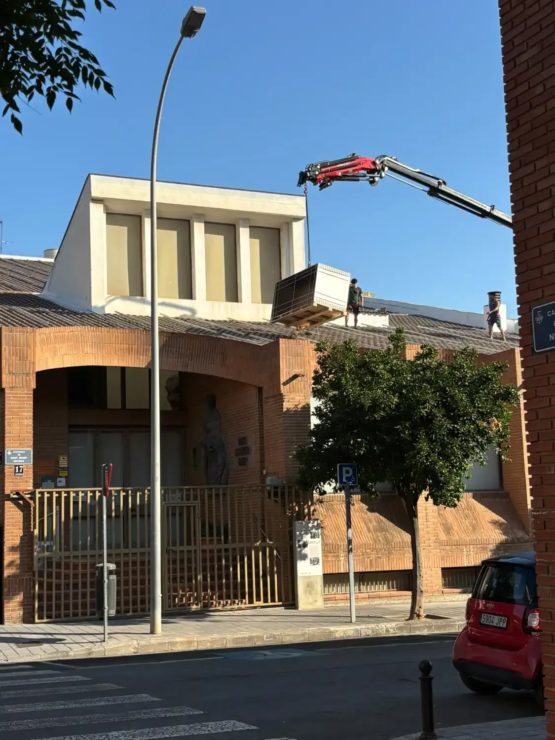 El Gremi de Artistas Falleros instala 331 paneles solares en Valencia
